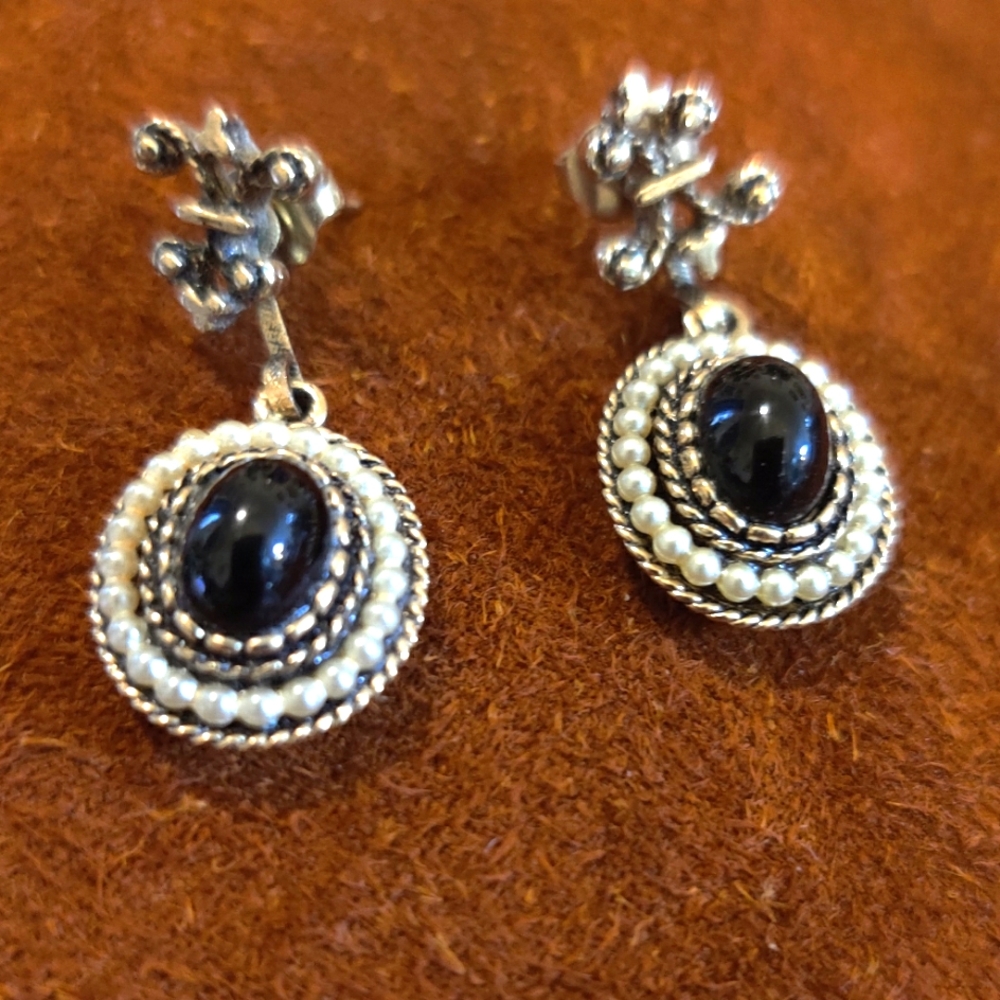 Vtg Avon earrings